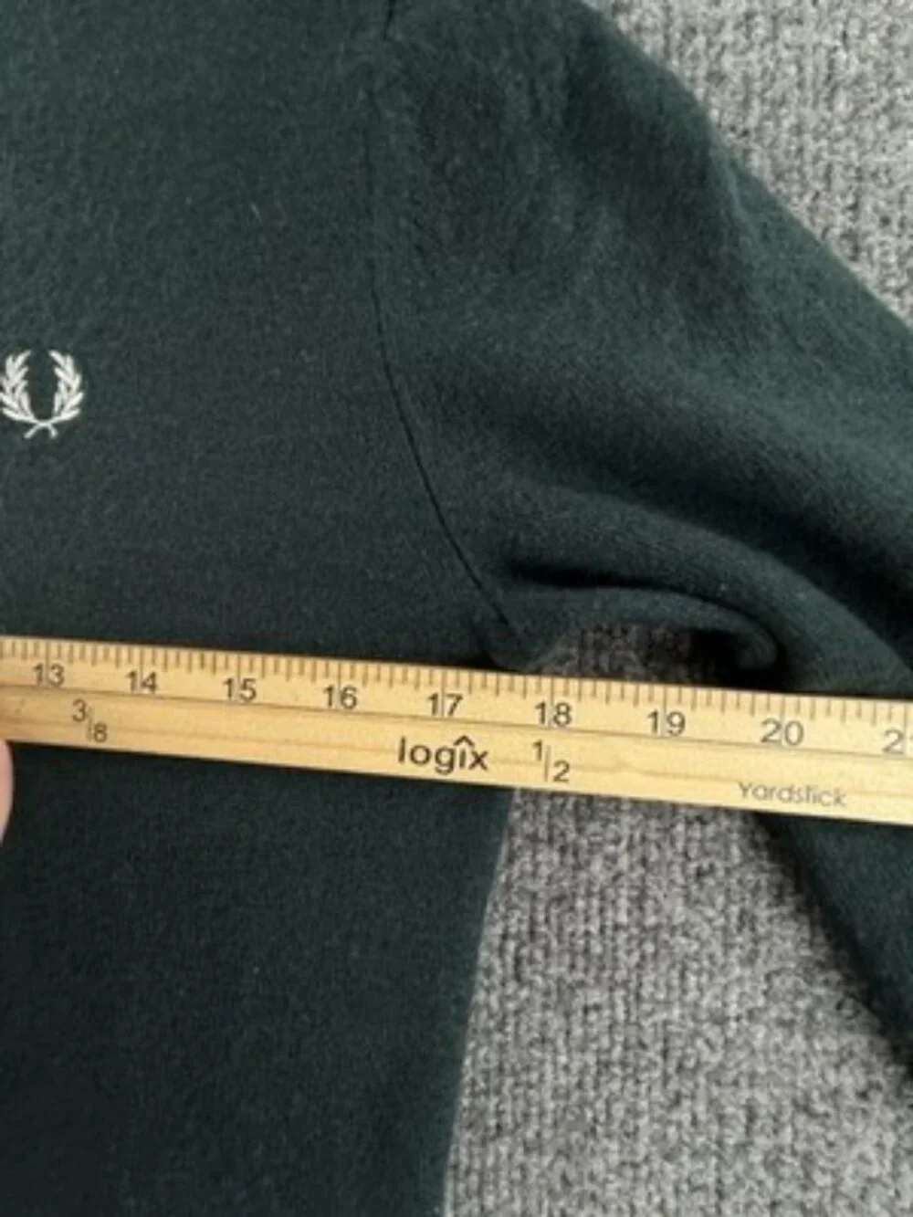Fred Perry Men Small Pullover Green Crew Neck Wool Logo Sweater Preppy Solid